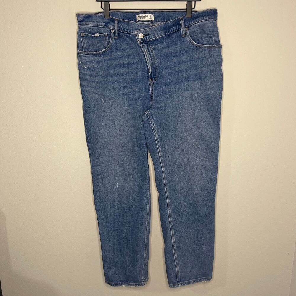 Abercrombie & Fitch ‘90s Straight Ultra High Rise Jeans Crossover Waist - 33/16s